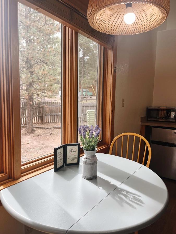 Cozy Cabin Suite Bed And Breakfast Woodland Park Exteriör bild